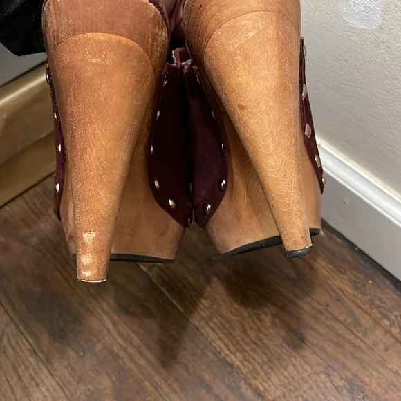 Burgundy clogs - Picture 3 of 4